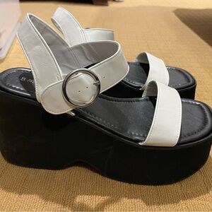 Platform bamboo sandals size 9